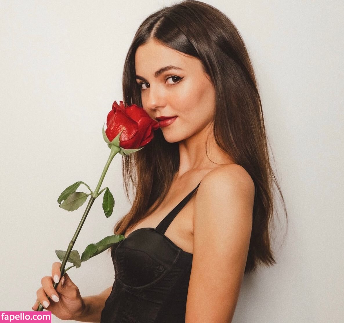 https://fapello.com/content/v/i/victoria-justice/1000/victoria-justice_0702.jpg