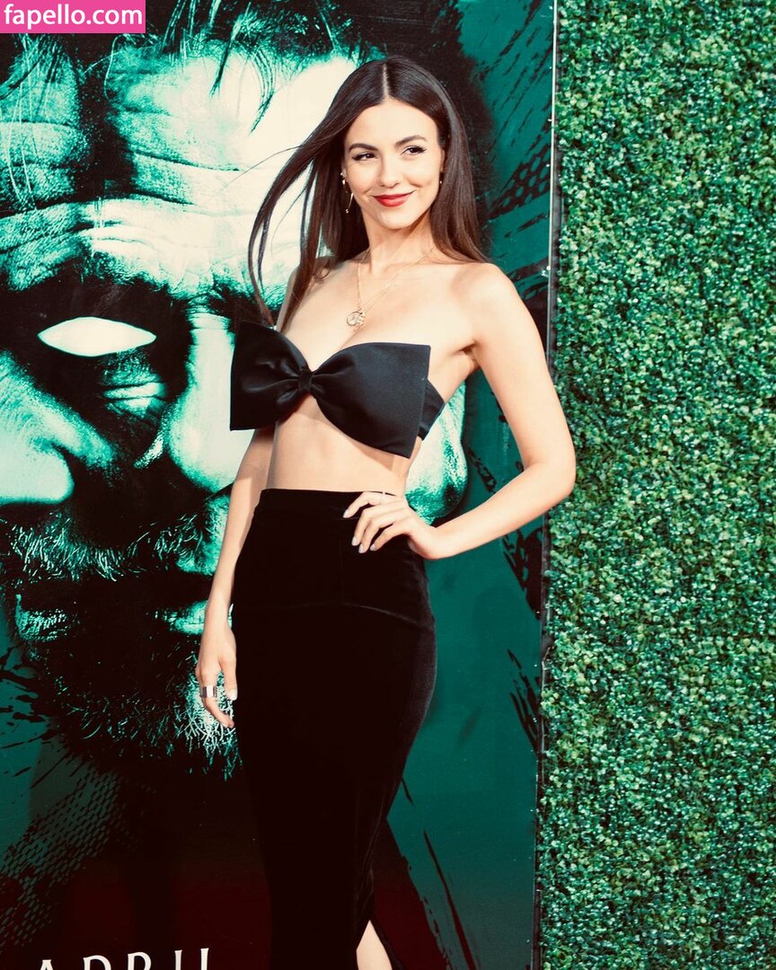 https://fapello.com/content/v/i/victoria-justice/1000/victoria-justice_0774.jpg