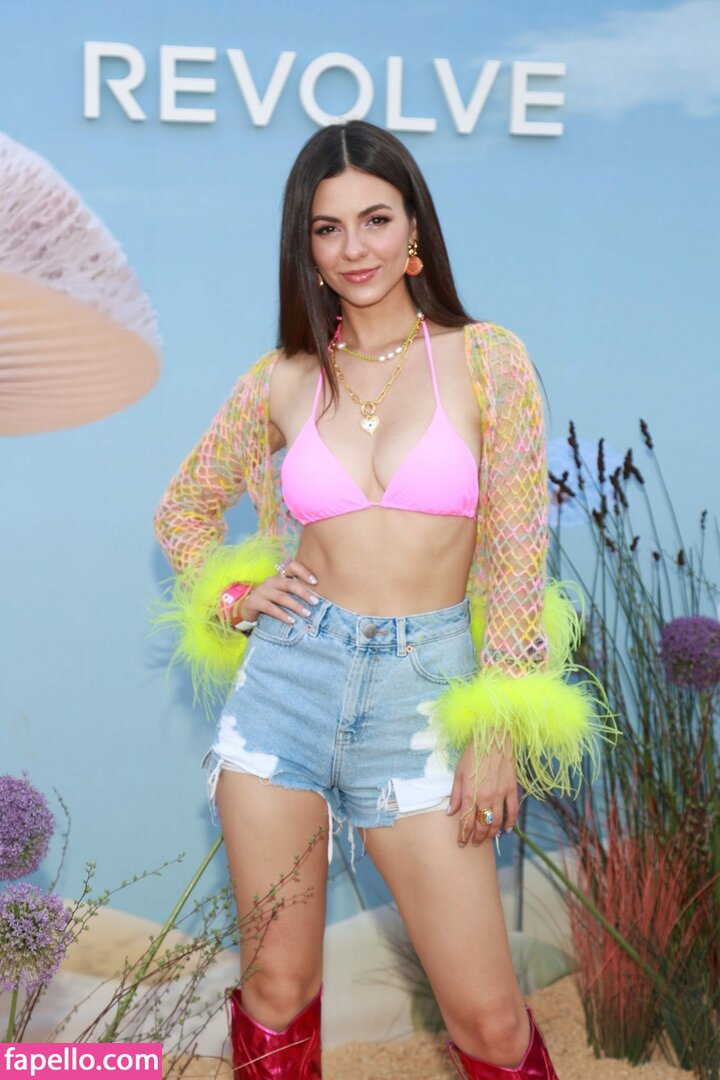 https://fapello.com/content/v/i/victoria-justice/1000/victoria-justice_0781.jpg