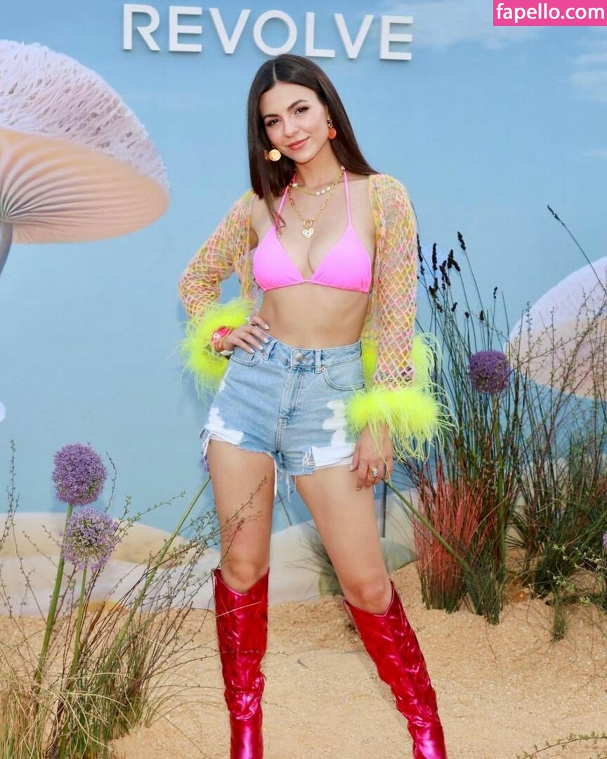 https://fapello.com/content/v/i/victoria-justice/1000/victoria-justice_0807.jpg