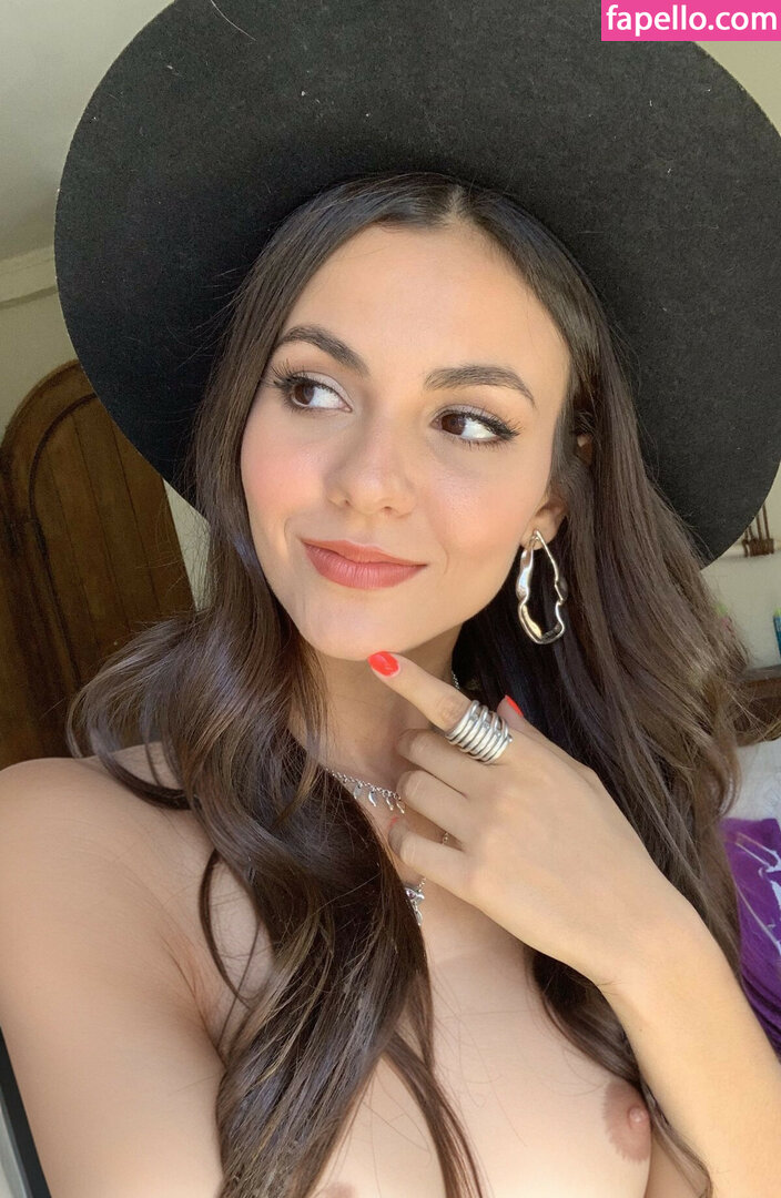 https://fapello.com/content/v/i/victoria-justice/1000/victoria-justice_0929.jpg