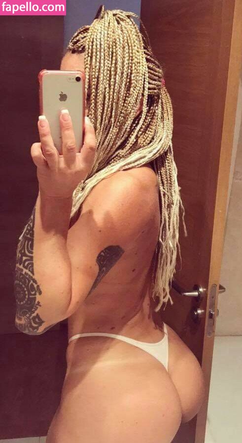 Victoria Lomba Nude Pictures