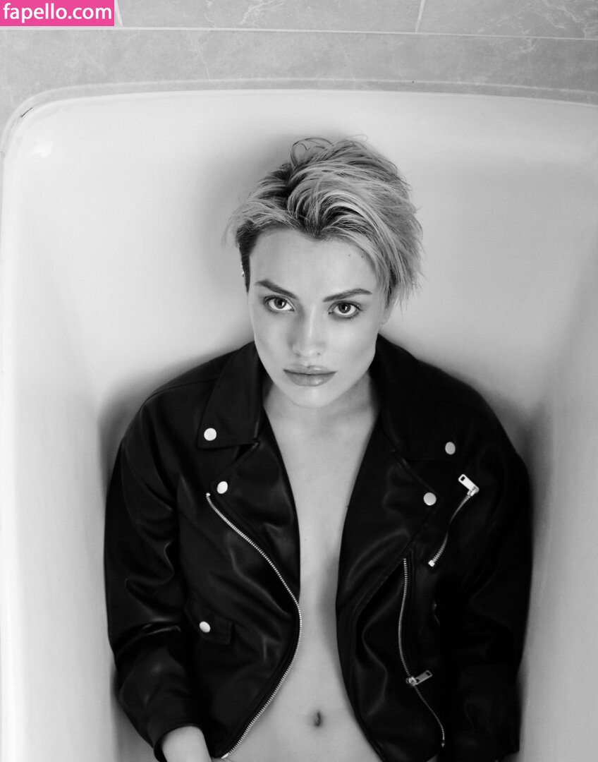 Wallis Day leaked nude photo #0366 (Wallis Day / wallisday)