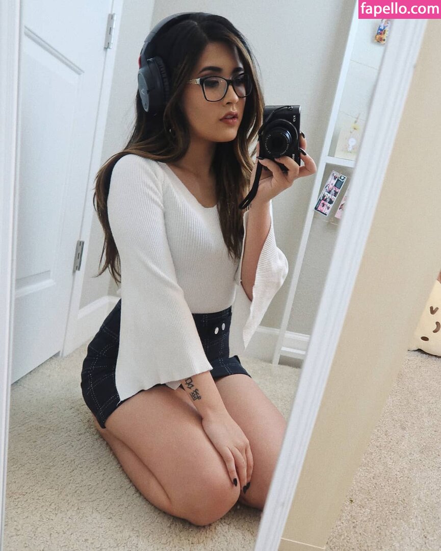 Does sssniperwolf have an only fans