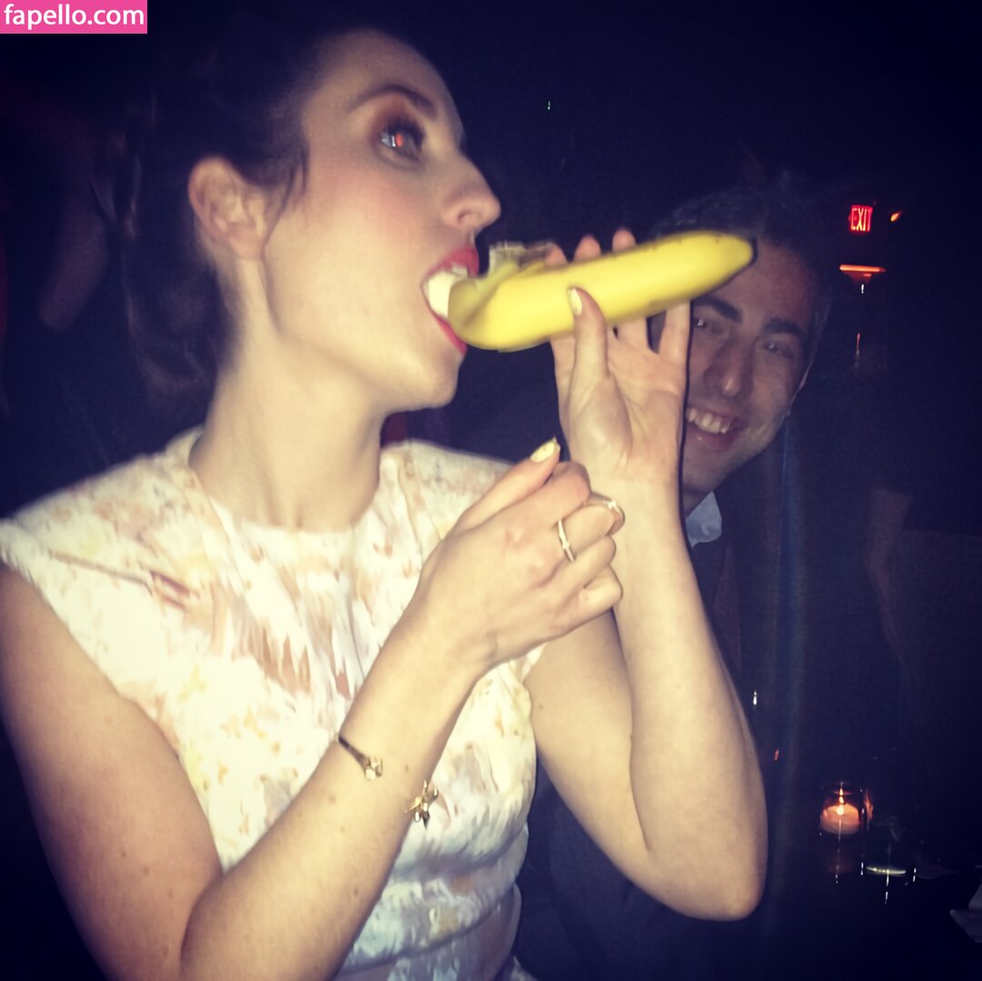 Zoe Lister Jones leaked nude photo #0022 (Zoe Lister Jones / zoelisterjones)