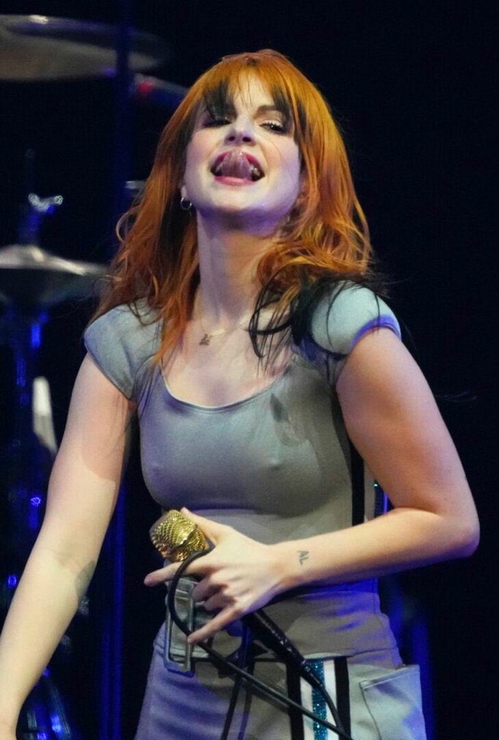 Hayley Williams - Fapello